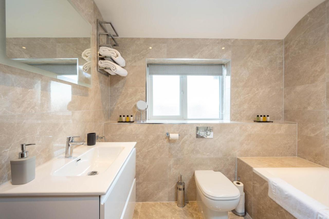 The Oaklands - Luxury Spacious 6-Bed, Near Solihull, Birmingham City, Jlr, Nec, Airport, Resorts World, Hs2 Bagian luar foto